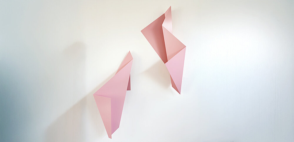 Kunstwerk hängend an der Wand 