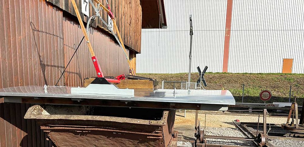 Neues Dach mit Stromabnehmer