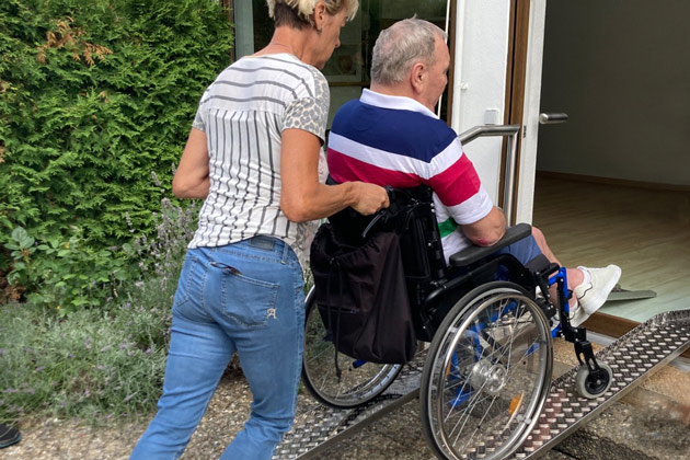 Die neue Rampe wird vom Kunde zum ersten Mal befahren und getestet