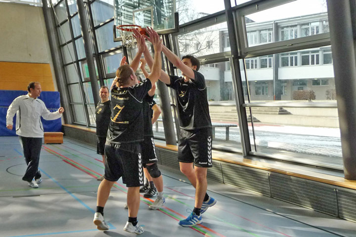 Felix Epple auch in der Freizeit aktiv als Trainer beim Volleyball